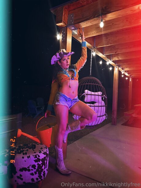 Nikkiknightlyfree adult star pic