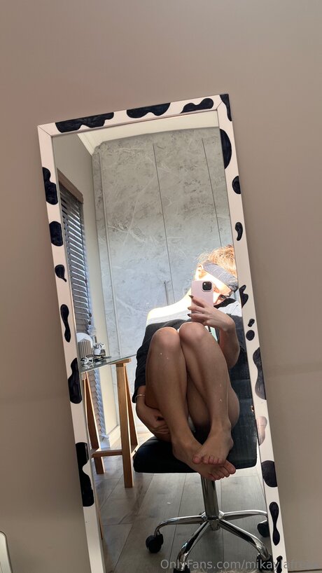 Mikaylafreee erotic model images