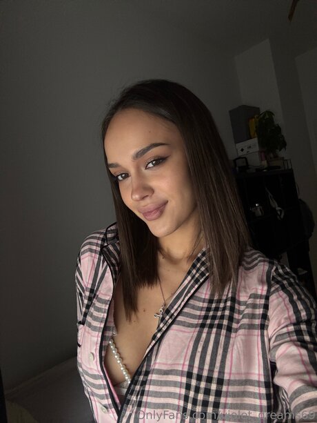 Violet Dreams69 pretty pornstar pictures