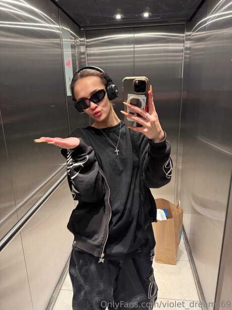 Violet Dreams69 actrice pornographique photos