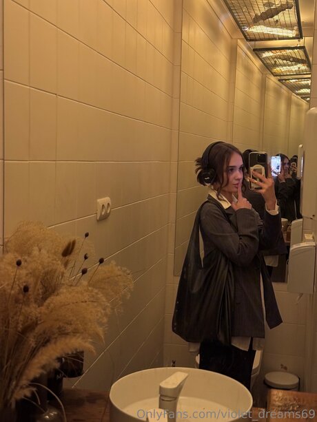 Violet Dreams69 bonita actriz imagen