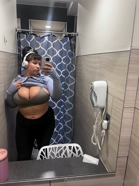 Alexisthagoatt nude model pic
