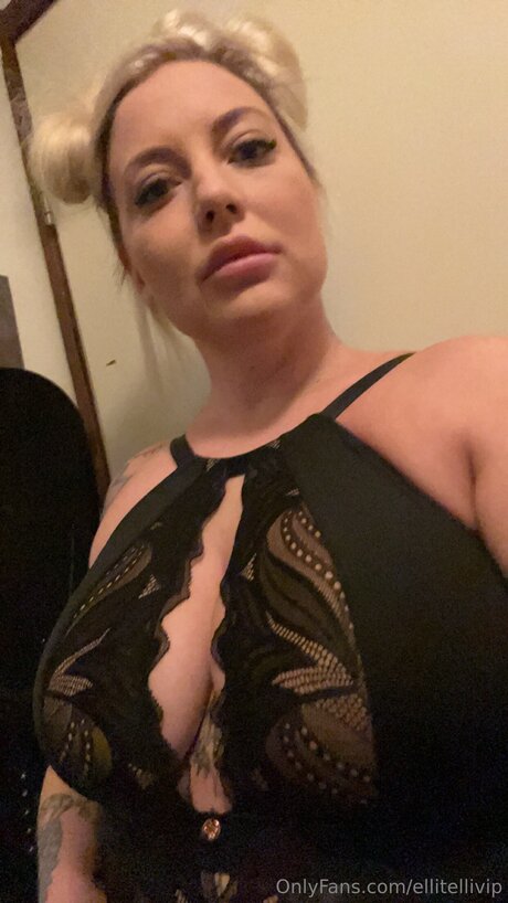 Ellitellivip model erotic pics