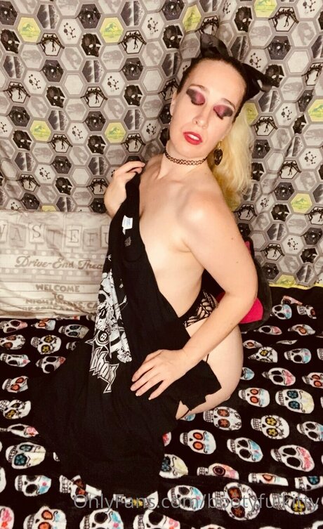 Bootyfulkitty model naked galleries