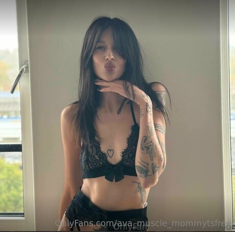 Ava Muscle Mommytsfree modelo de alta calidad imágenes