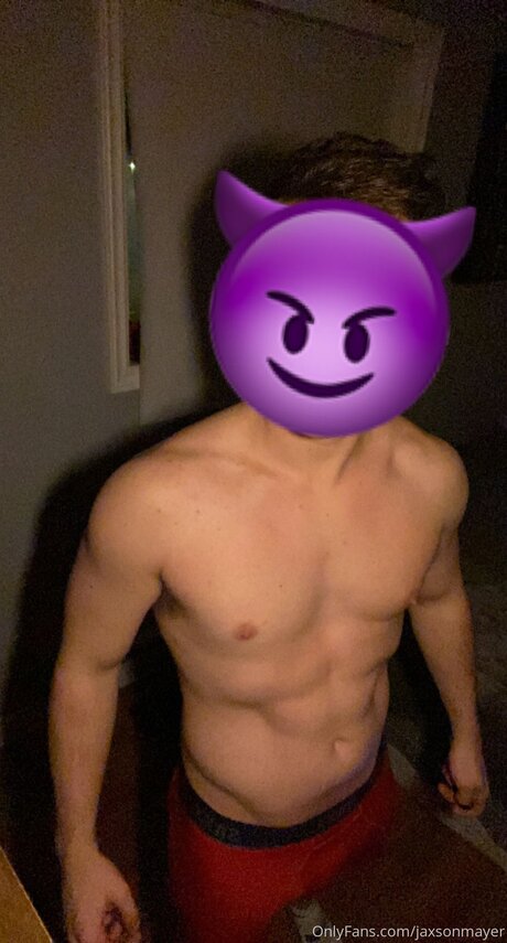 Jaxsonmayer model top pic