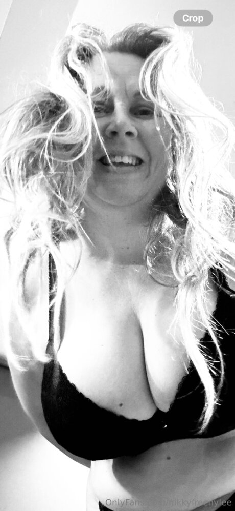 Nikkyfreenylee hot model pictures