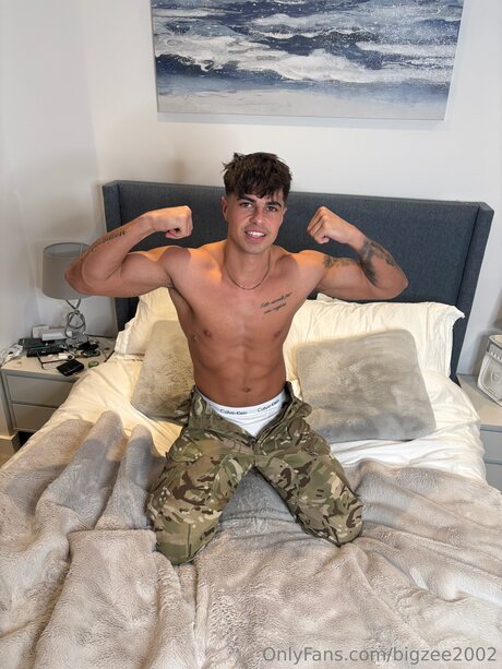 Bigzee2002 actriz de desnudos imagen