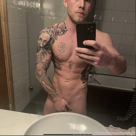 Goldenpromoting1 model nudes image