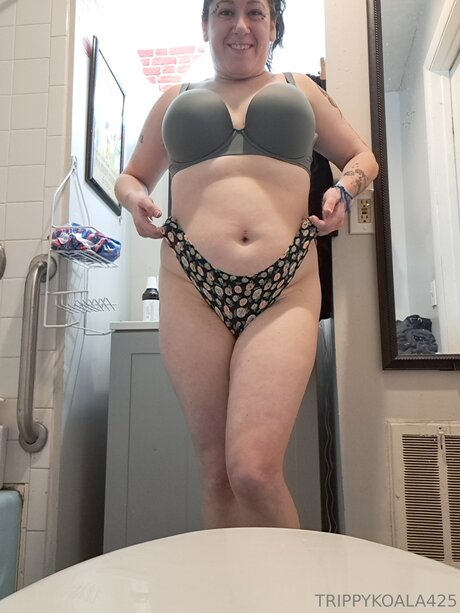 Trippykoala425 hermosa actriz archivo