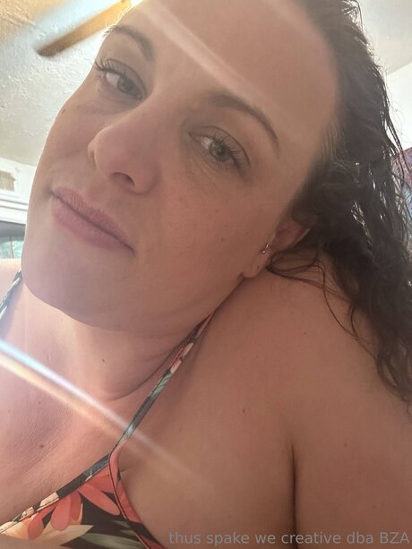 Thebza xxx étoile galeries