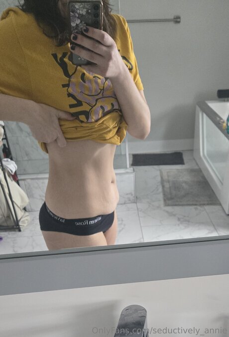 Seductively Annie sex pornstar picture