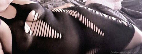 Darkeyedvictoria modèle adulte des photos