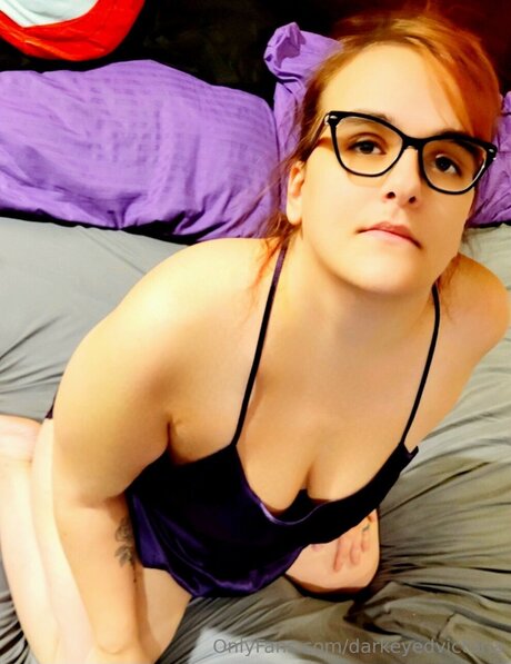 Darkeyedvictoria star du porno en haute qualité des photos