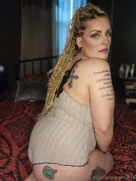 Steveemarie art model photo