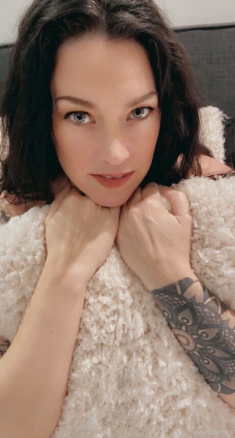 Wondergilf beautiful model photo