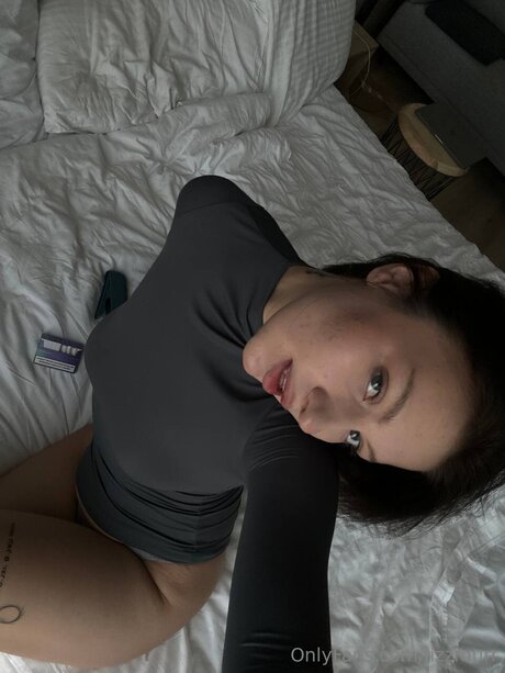 Lizzmurr xxx pornstar pics