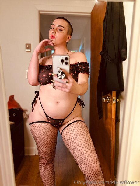 Kikiwflower actriz atractiva galería