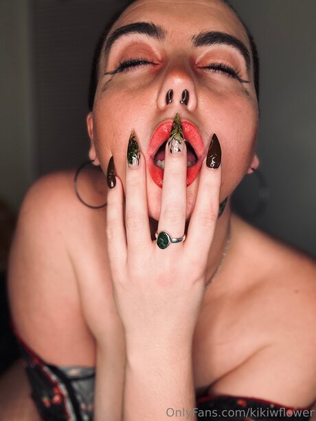 Kikiwflower actrice pornographique archive