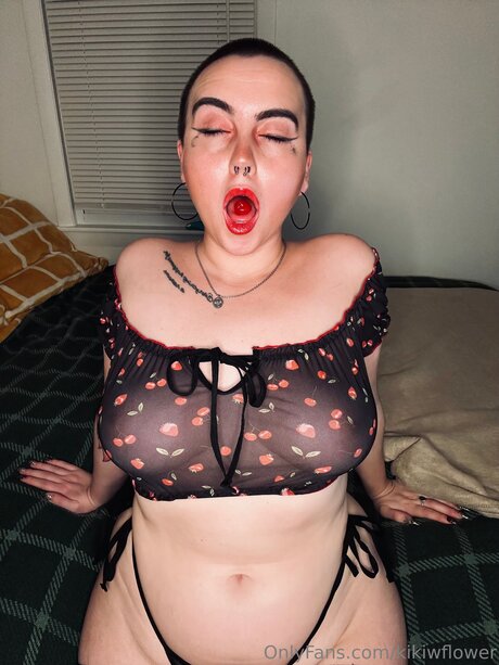 OnlyFans solo gay assez érotique images