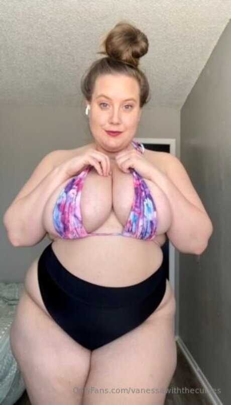 Vanessawiththecurves star archive