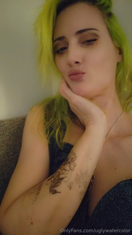 Uglywatercolor actrice sexy photos