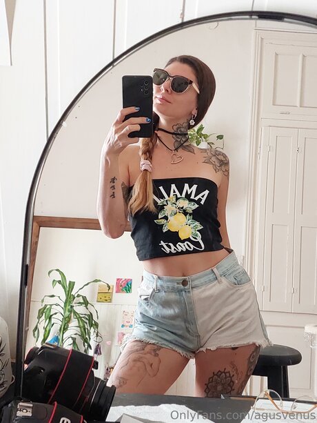 Agusvenus modèle chaud archive