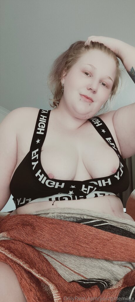 Yourgirlemilyx modelo pornografico imágenes