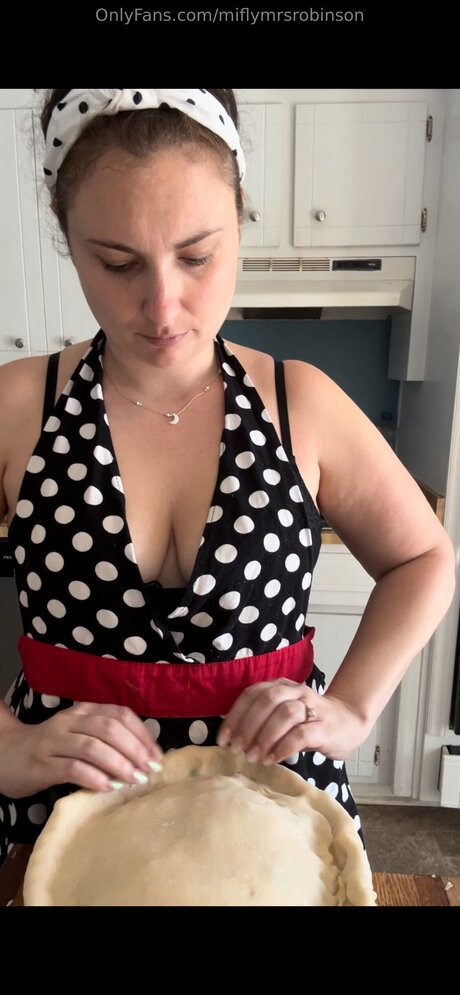 Miflymrsrobinson pornstar pretty photo