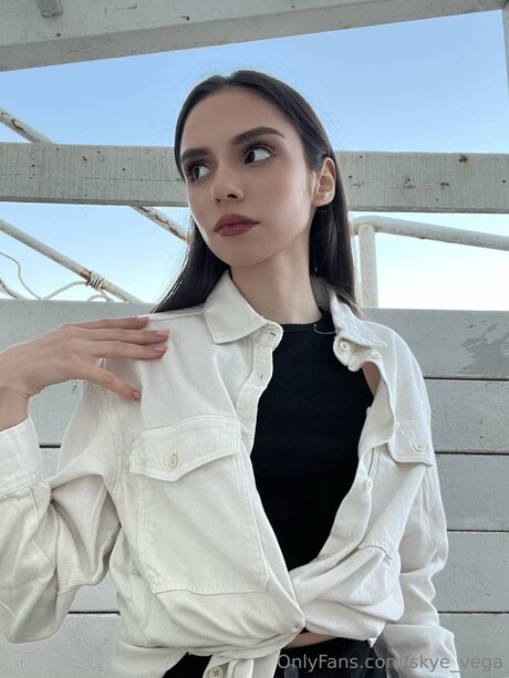 Skye Vega art model pictures