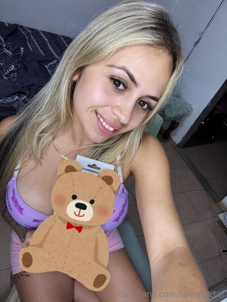 Selinapetal modèle xxx image