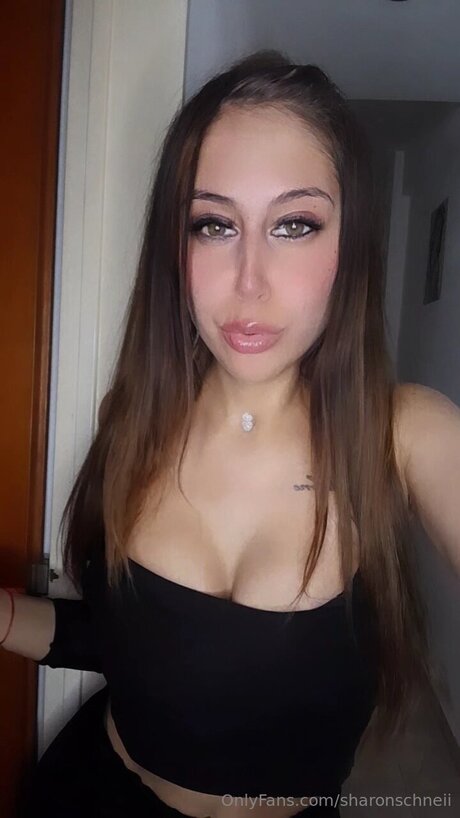 Sharonschneii model hot photo