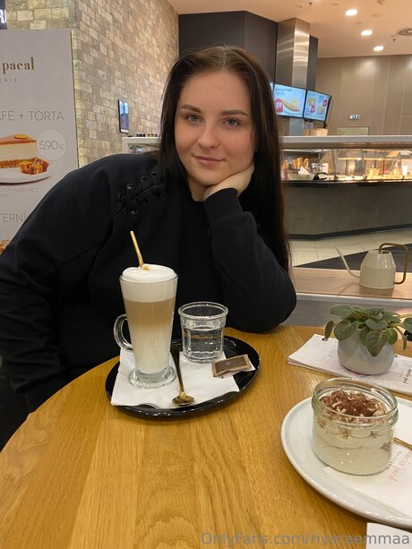 Riveraemmaa modelo agradable galería