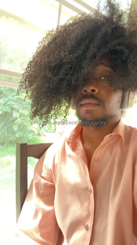 Excellentlylucky modèle érotique image