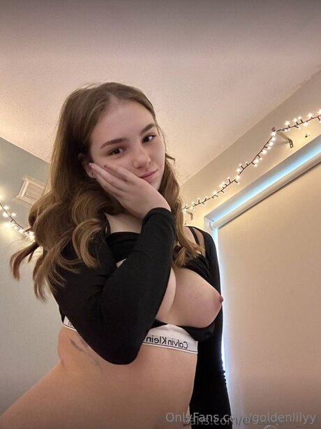 Goldenlilyy hd star pic