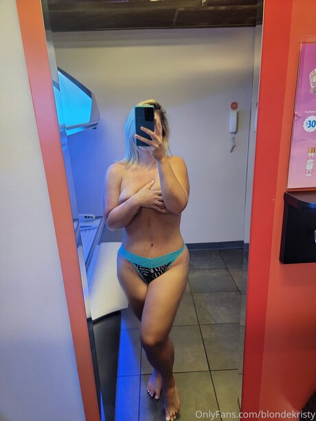 Blondekristy star du porno xxx galerie