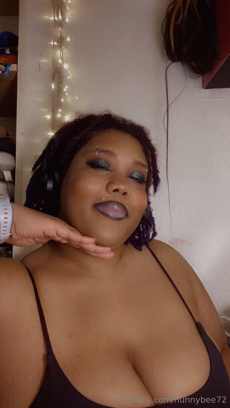 Hunnybee72 exclusive model photo