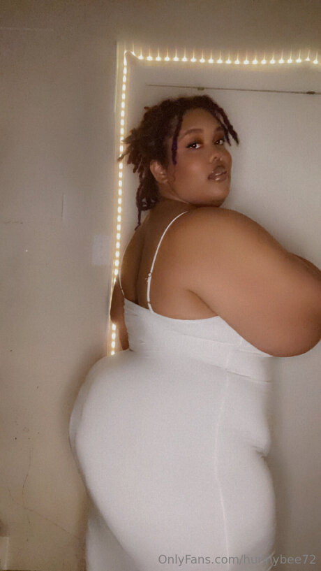 Hunnybee72 model naked archive