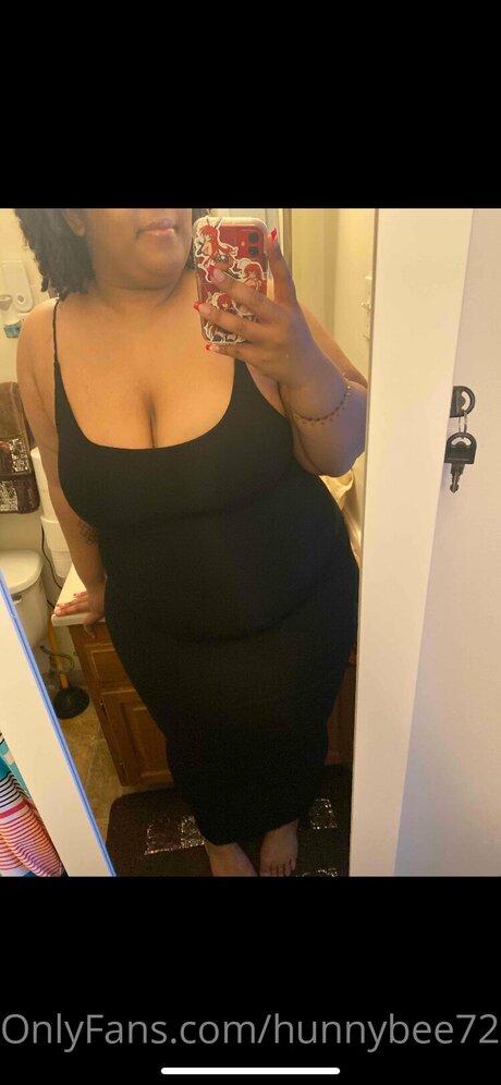 Hunnybee72 free pornstar picture