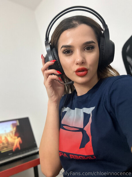 Chloeinnocence modèle de haute qualité images