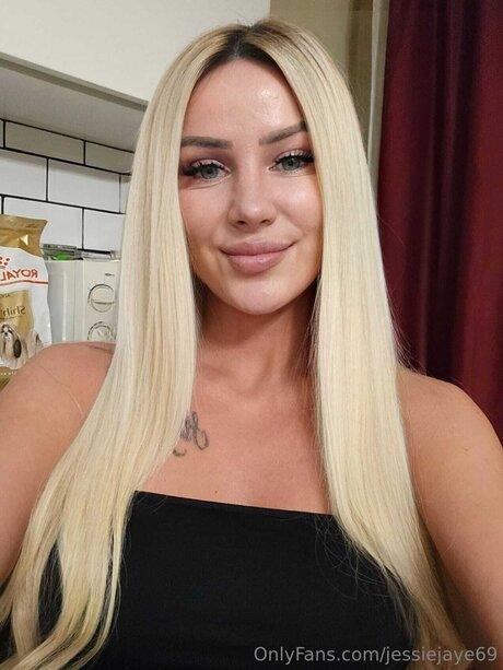 Jessiejaye69 erotic model picture