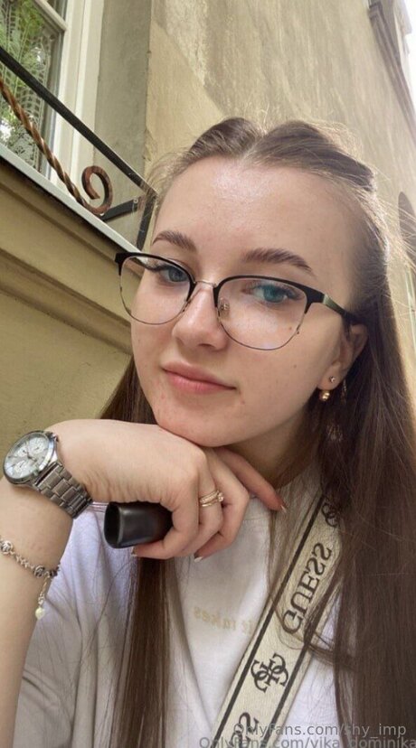 Shy Imp actriz perfecta fotos