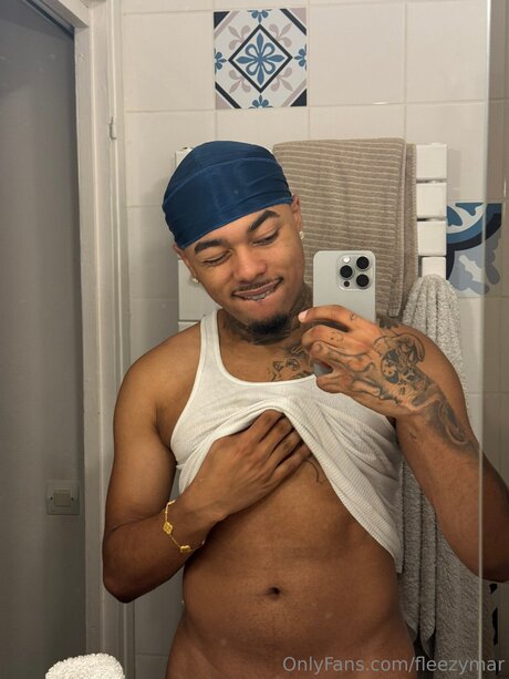Omarlwc model naked pictures