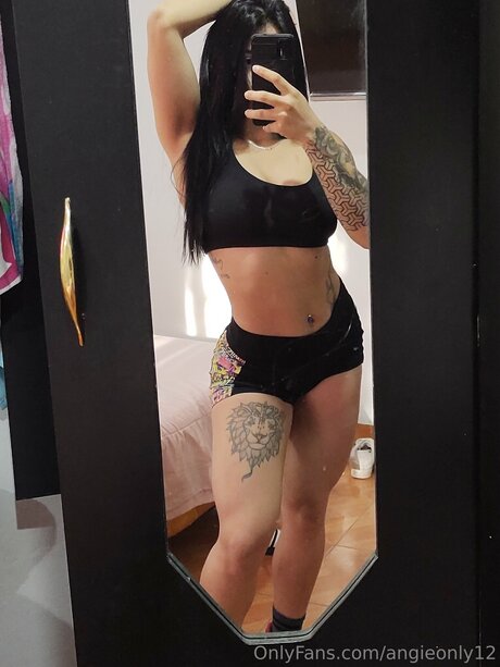 Angieonly12 estrella porno adulto archivo