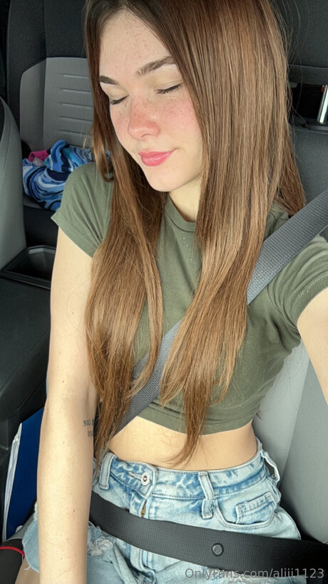 Aliii1123 modèle érotique photo