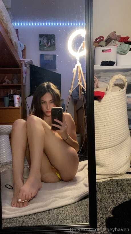 Zoeyhaven estrella porno atractiva fotos