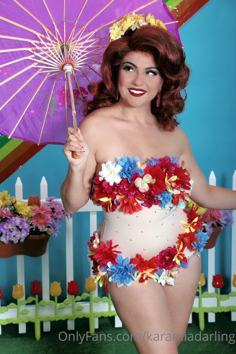 Karamia Darling modelo desnuda galerías