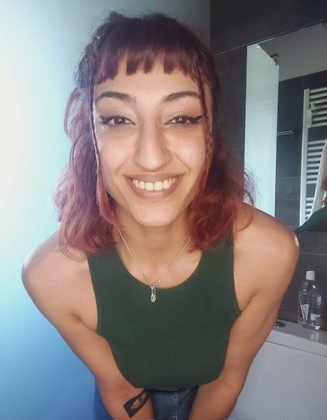 Wet Lucy Baby star du porno érotique des photos