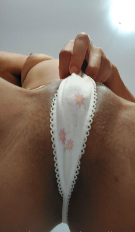 Wet Lucy Baby star érotique galerie