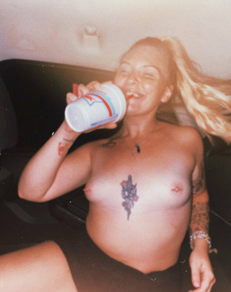 cakedupbrat naked model picture